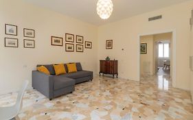 Joivy Modern 2Bed Flat With Balcony, 250M From M5 Foppa And M2 Sant'Agostino